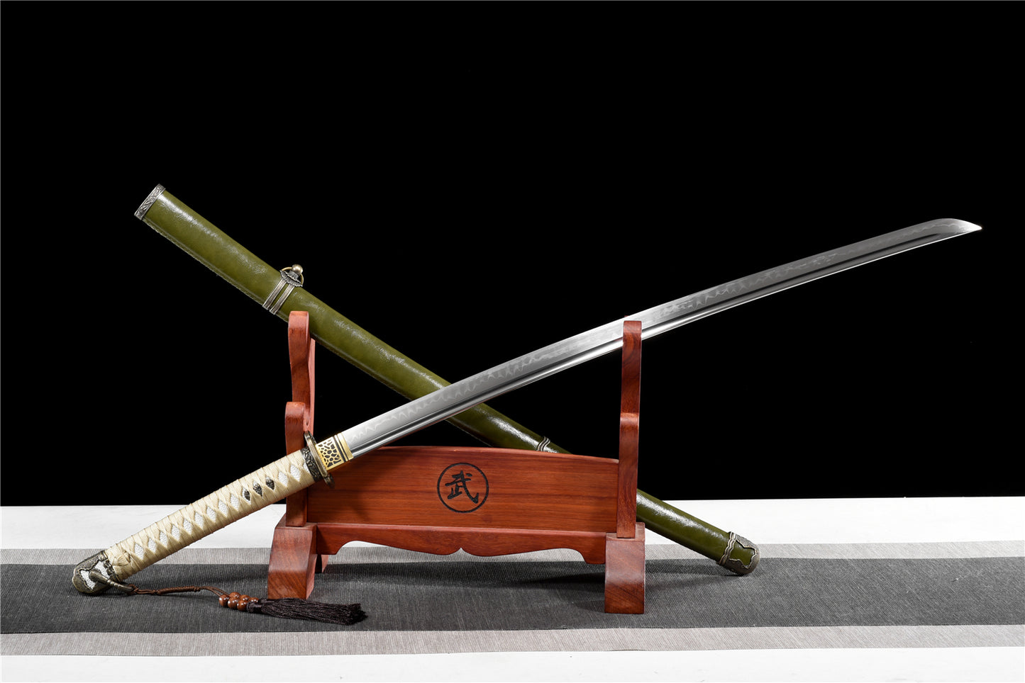 Type 98 World War II Command Knife, T10 burnished blade model.