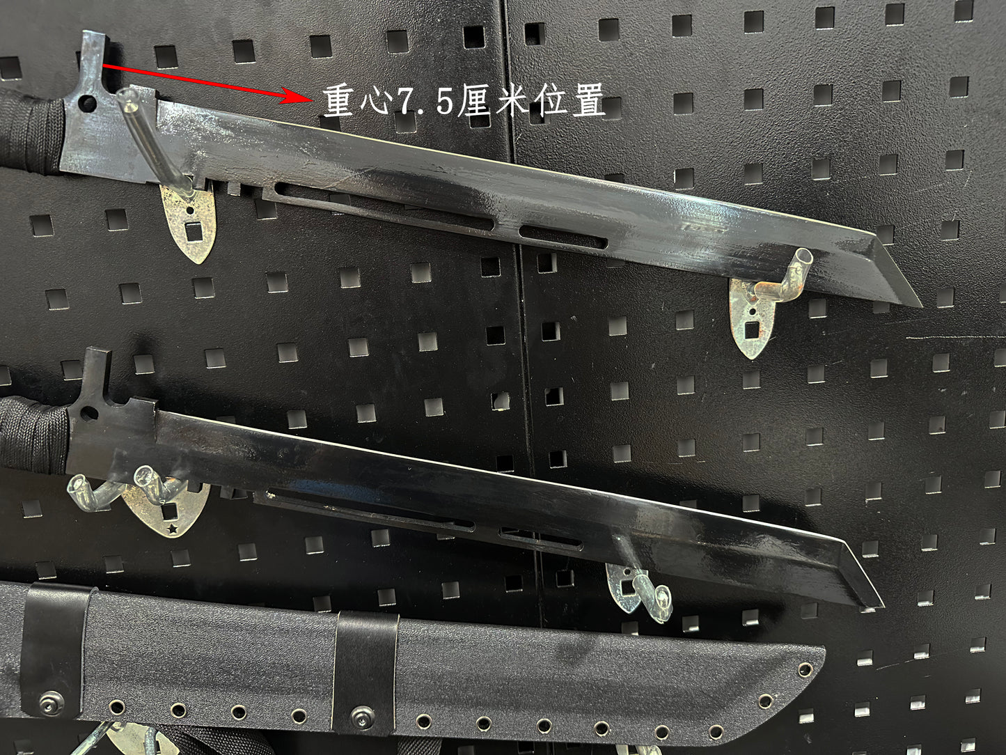 Monster 8 Security Section Vice-Captain Soshiro Weapons Twin Swords