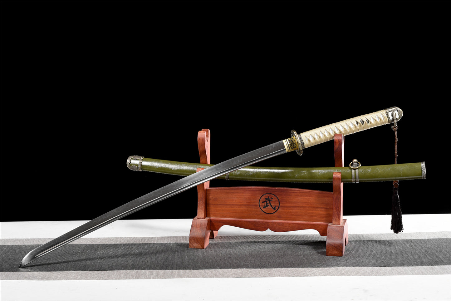 Type 98 World War II Command Knife, T10 burnished blade model.